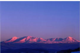 夕陽に焼かれた大雪山連峰