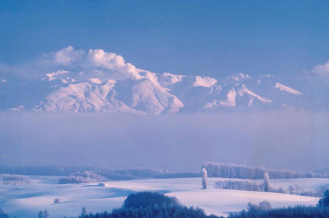冬の十勝岳連邦